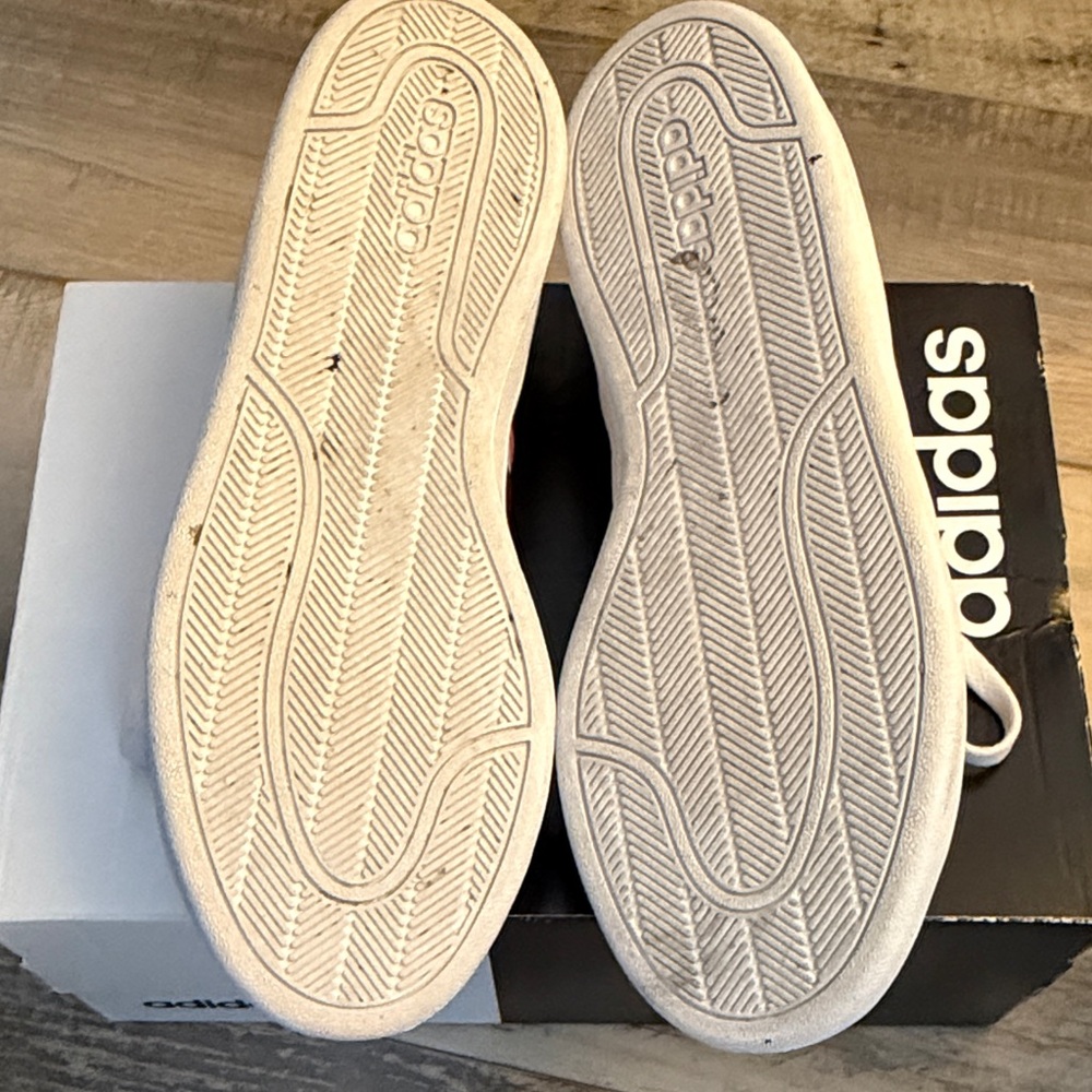 Adidas Classic White and Maroon Shoes - Picture 6 of 7